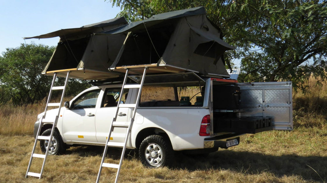 Les anti tentes de camping 4x4 UV, dessus de toit sautent la tente de campeur avec l'échelle de 2.3m