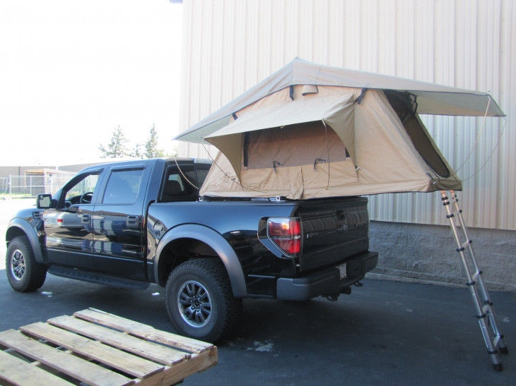 le matelas de mousse de 50MM facile sur la tente de dessus de toit, durable sautent la tente sur la voiture