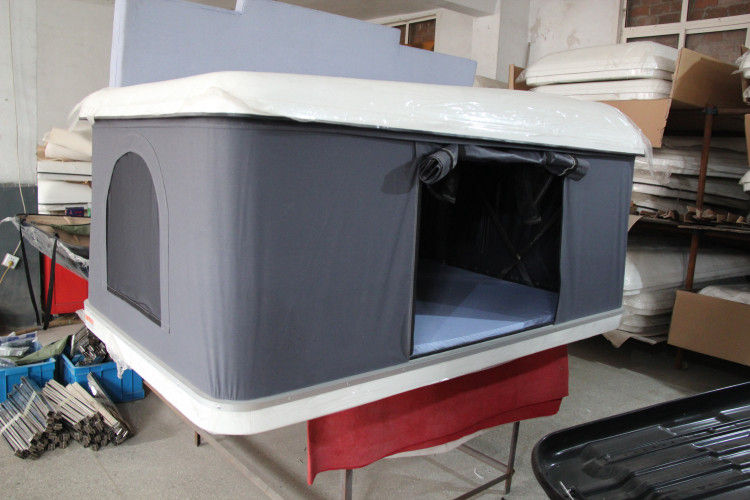 Tente supérieure de fibre de verre de toit dur à une seule couche de haute qualité de coquille avec la tente latérale