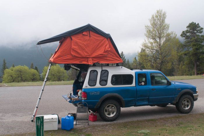 La larme résistante sautent la tente de véhicule avec l'échelle en aluminium extensible de 2M